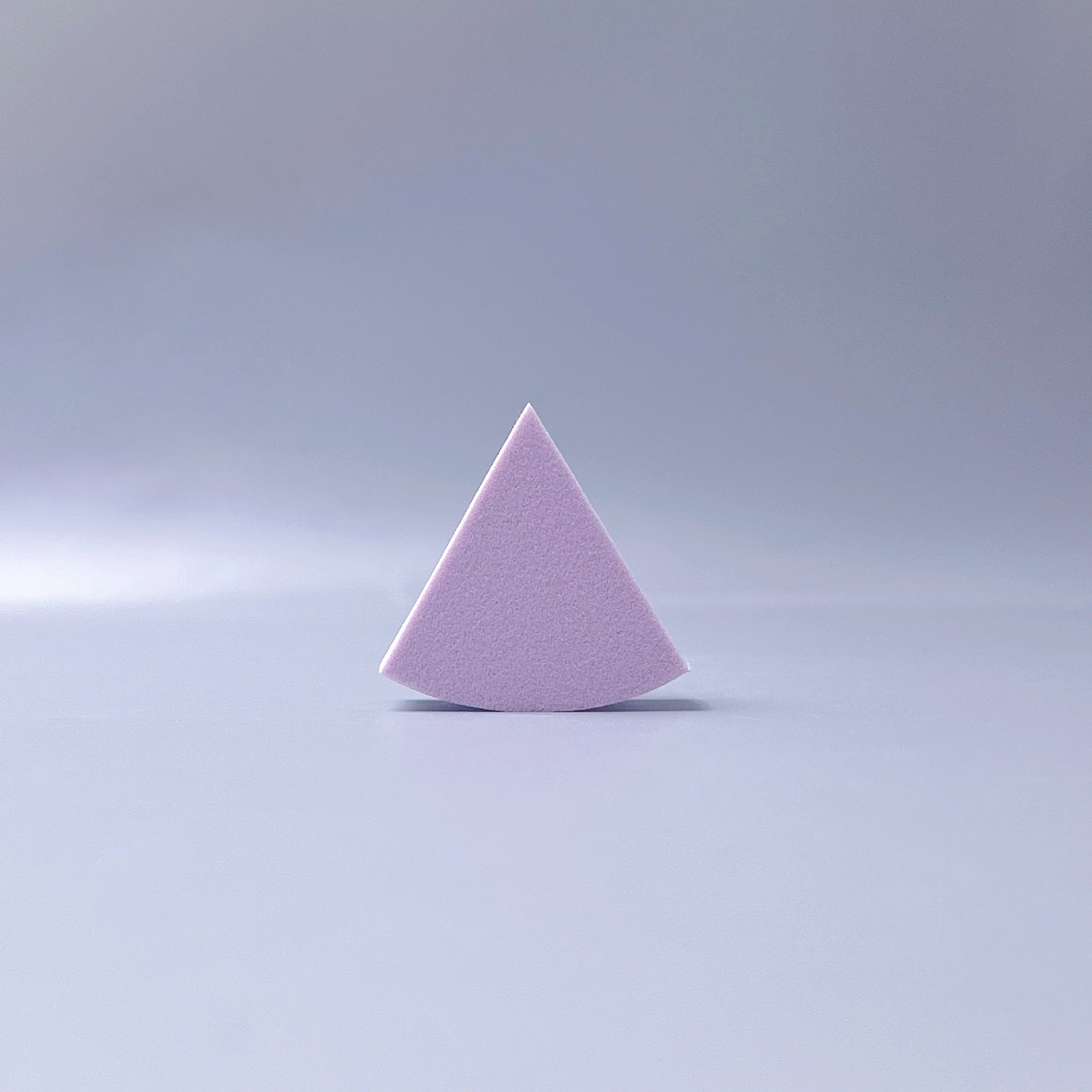 Fan-shaped powder puff, usable wet or dry, expands when wet for a makeup sponge