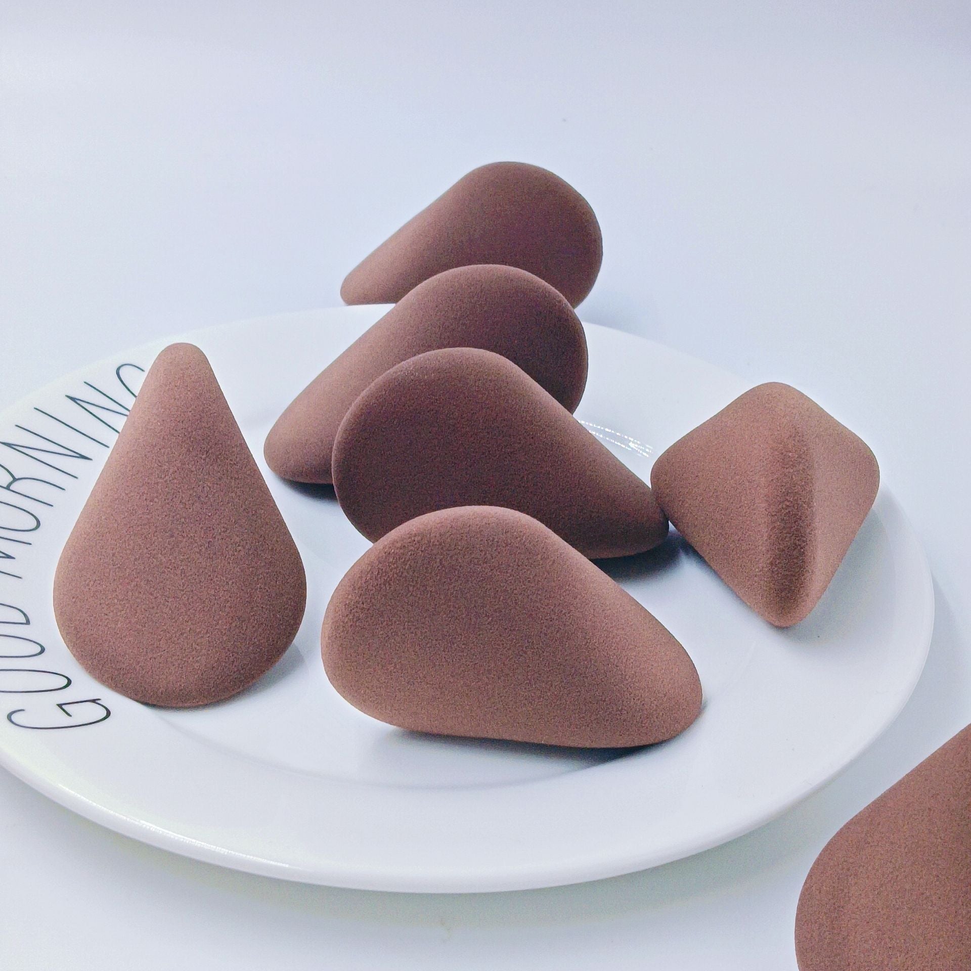 Irregular non-latex makeup sponge that expands when soaked in water (triple fold)