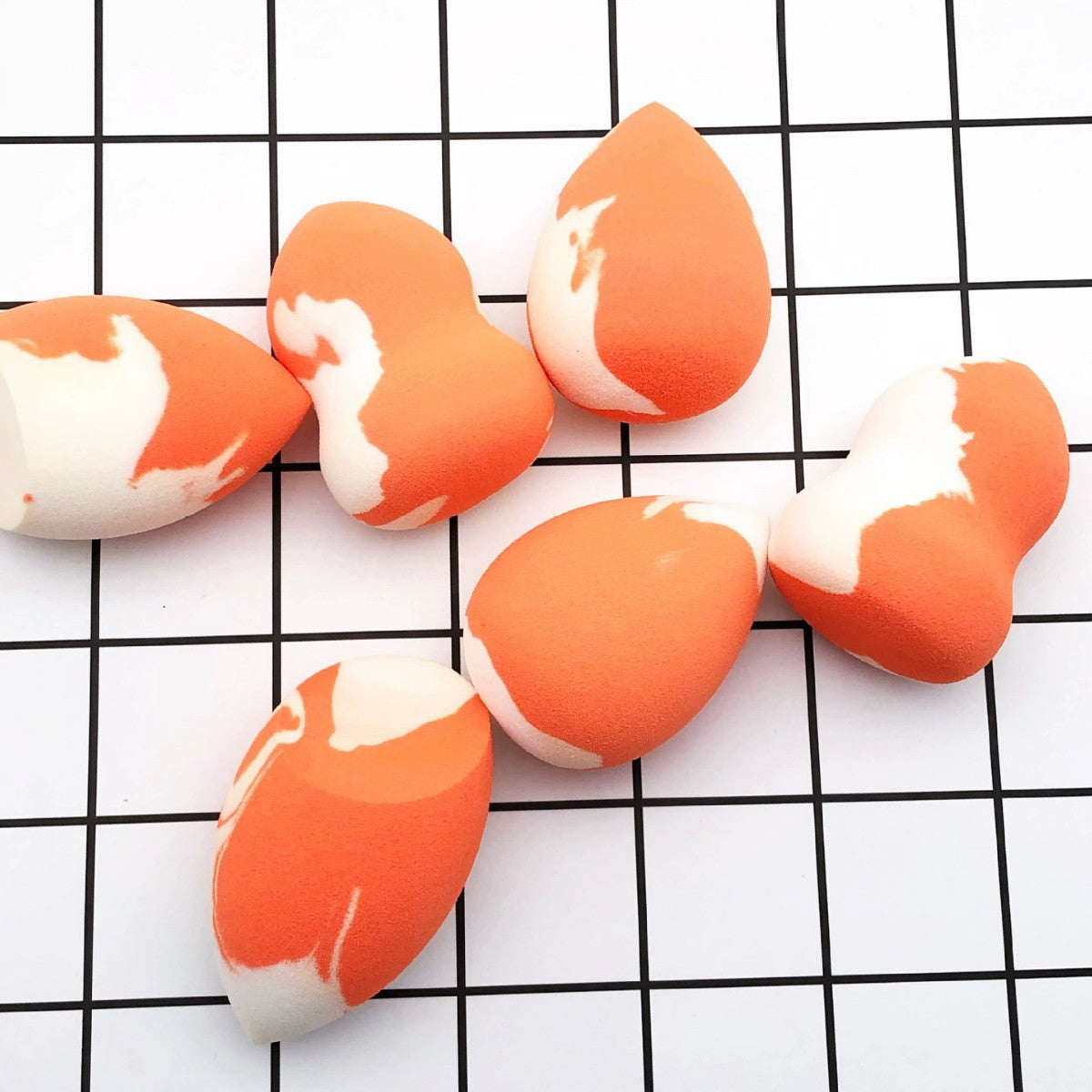 Salmon gourd-shaped beauty blender
